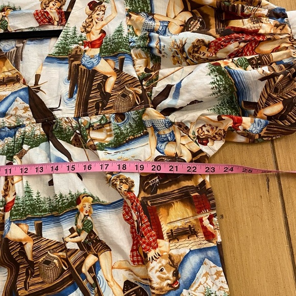 Women’s Alexander Henry Vintage Novelty Pin Up Girls The Great Outdoors Top M/L - Picture 7 of 15